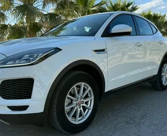 Pronájem Jaguar E-Pace. Auto typu Prémiová, Luxusní, SUV, Crossover k pronájmu ve Španělsku ✓ Vklad 500 EUR ✓ Možnosti pojištění: TPL.