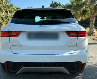 Jaguar E-Pace 2021 k dispozici k pronájmu v Alicante, s omezením ujetých kilometrů 250 km/den.