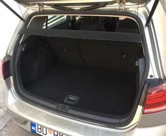 Prenájom Volkswagen Golf 7. Auto typu Ekonomická, Komfort na prenájom v v Čiernej Hore ✓ Bez zálohy ✓ Možnosti poistenia: TPL, SCDW, Cestujúci, Krádež, V zahraničí.