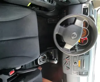 Motor Gasolina de 1,8L de Nissan Versa 2009 para alquilar en en el aeropuerto de Podgorica.