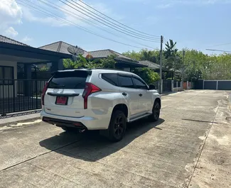 Pronájem Mitsubishi Pajero Sport. Auto typu Komfort, SUV k pronájmu v Thajsku ✓ Vklad 10000 THB ✓ Možnosti pojištění: TPL, CDW, SCDW, FDW, Cestující, Krádež.