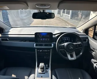 Mitsubishi Xpander Cross 2026 disponible à la location à l'aéroport de Phuket, avec une limite de kilométrage de illimité.
