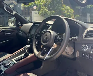 Interiér Mitsubishi Pajero Sport k pronájmu v Thajsku. Skvělé auto s 7 sedadly a převodovkou Automatické.