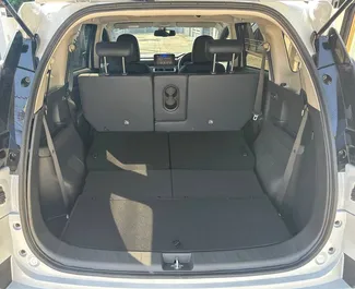 Mitsubishi Xpander Cross 2026 avec Voiture à traction avant système, disponible à l'aéroport de Phuket.