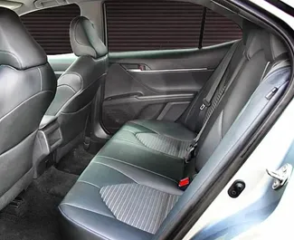 Alquiler de Toyota Camry. Coche Confort para alquilar en Armenia ✓ Depósito de 400 USD ✓ opciones de seguro TPL, CDW, SCDW, Pasajeros, Robo, En el extranjero.