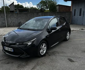 Vista frontale di un noleggio Toyota Corolla a Budva, Montenegro ✓ Auto #16511. ✓ Cambio Automatico TM ✓ 0 recensioni.