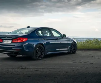 BMW 5-Series 2019 location de voiture en Géorgie, avec ✓ Essence carburant et 530 chevaux ➤ À partir de 250 GEL par jour.