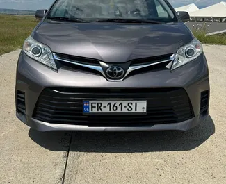 Салон Toyota Sienna для аренды в Грузии. Отличный 7-местный автомобиль. ✓ Коробка Автомат.