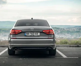 Volkswagen Passat location. Confort Voiture à louer en Géorgie ✓ Dépôt de 300 GEL ✓ RC, ATR, Vol, Jeune options d'assurance.