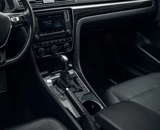 Volkswagen Passat 2018 location de voiture en Géorgie, avec ✓ Essence carburant et 180 chevaux ➤ À partir de 95 GEL par jour.