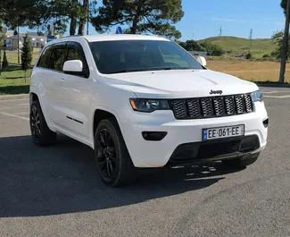 Арендуйте Jeep Grand Cherokee 2020 в Грузии. Топливо: Бензин. Мощность: 395 л.с. ➤ Стоимость от 115 GEL в сутки.