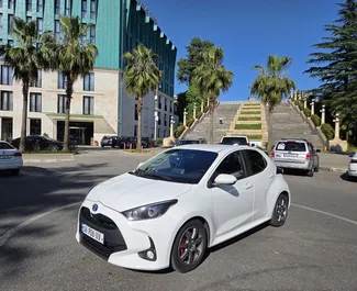 Nomas automašīnas priekšskats Toyota Yaris Kutaisi, Gruzija ✓ Automašīna #16524. ✓ Pārnesumu kārba Automātiskais TM ✓ Atsauksmes 0.