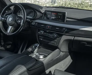 트빌리시에서에서 대여 가능한 Petrol 3.0L 엔진의 BMW X6 2021.