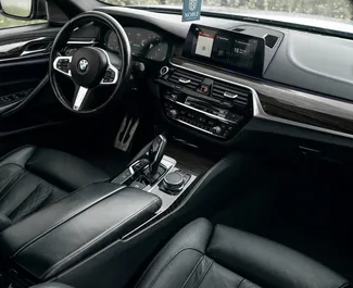 BMW 5-Series 2019 disponible à la location à Tbilissi, avec une limite de kilométrage de 200 km/jour.