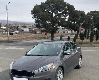 Арендуйте Ford Focus 2017 в Грузии. Топливо: Бензин. Мощность: 149 л.с. ➤ Стоимость от 69 GEL в сутки.