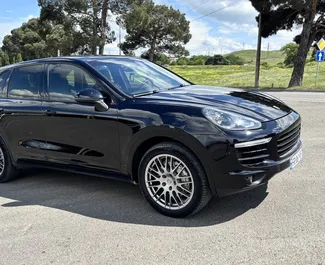 Porsche Cayenne – автомобиль категории Премиум, Люкс, Внедорожник напрокат в Грузии ✓ Без депозита ✓ Страхование: ОСАГО, КАСКО, Супер КАСКО, Полное КАСКО, Пассажиры, От угона, Без депозита.