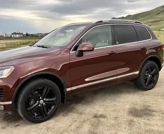 Volkswagen Touareg – автомобиль категории Комфорт, Премиум, Внедорожник напрокат в Грузии ✓ Без депозита ✓ Страхование: ОСАГО, Супер КАСКО, Полное КАСКО, Пассажиры, От угона, Без депозита.