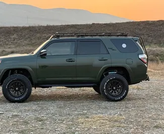 Арендуйте Toyota 4 Runner 2024 в Грузии. Топливо: Бензин. Мощность: 270 л.с. ➤ Стоимость от 400 GEL в сутки.