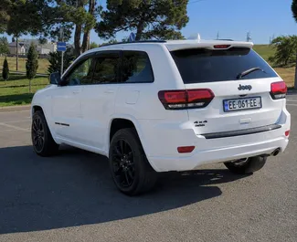 Jeep Grand Cherokee 2020 для аренды в Тбилиси. Лимит пробега 250 км/день.