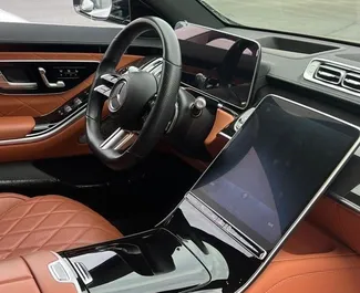 Alquiler de coches Mercedes-Benz S500 2022 en Azerbaiyán, con ✓ combustible de Gasolina y  caballos de fuerza ➤ Desde 1020 AZN por día.