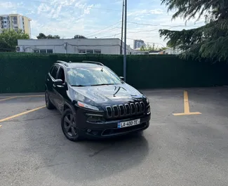 Jeep Cherokee 2016 için kiralık Benzin 3,2L motor, Tiflis'te.