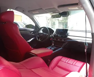Honda Accord 2022 için kiralık Benzin 1,5L motor, Bakü'de.