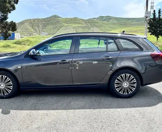 Opel Insignia Combi 2018 для аренды в Тбилиси. Лимит пробега 250 км/день.