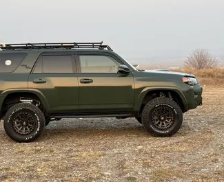Toyota 4 Runner – автомобиль категории Комфорт, Внедорожник напрокат в Грузии ✓ Без депозита ✓ Страхование: ОСАГО, КАСКО, Супер КАСКО, Полное КАСКО, Пассажиры, От угона, Без депозита.