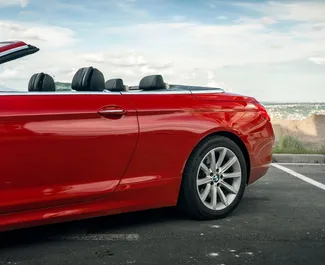 Aluguel de carro BMW 6-series Cabrio 2016 na Geórgia, com ✓ combustível Gasolina e 256 cavalos de potência ➤ A partir de 87 GEL por dia.