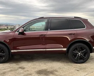 Volkswagen Touareg 2018 для аренды в Тбилиси. Лимит пробега 250 км/день.