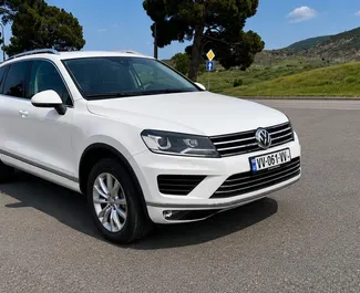 Салон Volkswagen Touareg для аренды в Грузии. Отличный 5-местный автомобиль. ✓ Коробка Автомат.