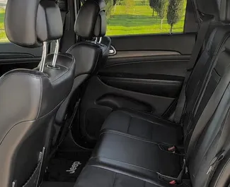 Арендуйте Jeep Grand Cherokee в Тбилиси Грузия
