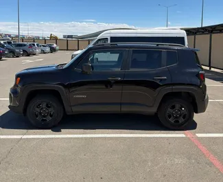 Jeep Renegade – автомобиль категории Эконом, Комфорт, Кроссовер напрокат в Грузии ✓ Депозит 250 GEL ✓ Страхование: ОСАГО, КАСКО, Супер КАСКО, Пассажиры, От угона.