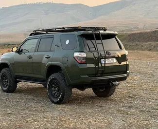 Toyota 4 Runner 2024 для аренды в Тбилиси. Лимит пробега 250 км/день.