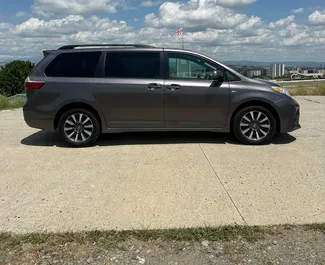 Toyota Sienna 2019 для аренды в Тбилиси. Лимит пробега 250 км/день.