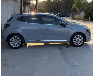 Vermietung Renault Clio 5. Wirtschaft Fahrzeug zur Miete in der Türkei ✓ Kaution Keine Kaution ✓ Versicherungsoptionen KFZ-HV, TKV, VKV Plus, Junge, Keine Kaution.