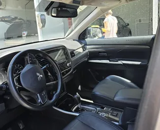 Mitsubishi Outlander 2019 araç kiralama Gürcistan'da, ✓ Benzin yakıt ve  beygir gücü özellikleriyle ➤ Günde başlayan fiyatlarla 120 GEL.
