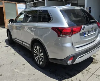 Mitsubishi Outlander 2019 için kiralık Benzin L motor, Tiflis'te.