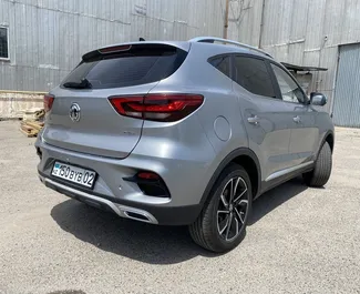 Interni di MG ZS in affitto in Kazakistan. Un'ottima auto da 5 posti con cambio Automatico.