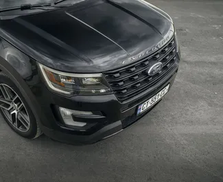 Vista frontal de un Ford Explorer de alquiler en Tiflis, Georgia ✓ Coche n.º 16559. ✓ Automático TM ✓ 0 opiniones.