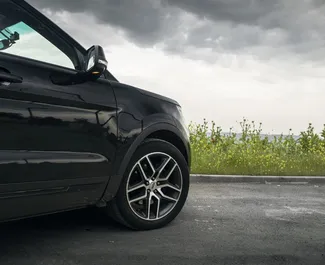 Ford Explorer 2018 disponible para alquilar en Tiflis, con límite de millaje de 200 km/día.