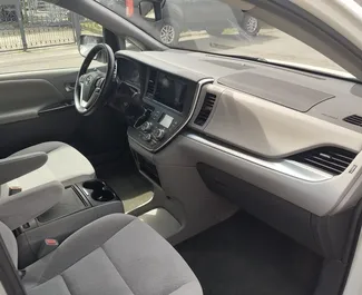 Motor Benzín 3,5L Toyota Sienna 2018 k pronájmu v Kutaisi.