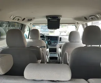 Pronájem Toyota Sienna. Auto typu Komfort, Minivan k pronájmu v Gruzii ✓ Bez zálohy ✓ Možnosti pojištění: TPL, FDW, Krádež, V zahraničí, Young.