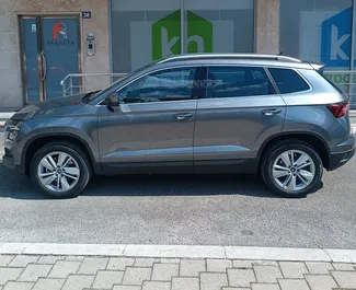 Skoda Karoq 2026 k dispozici k pronájmu v Budvě, s omezením ujetých kilometrů neomezené.
