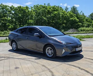 Салон Toyota Prius для аренды в Грузии. Отличный 5-местный автомобиль. ✓ Коробка Автомат.