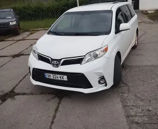 Pronájem auta Toyota Sienna 2018 v Gruzii, s palivem Benzín a výkonem 270 koní ➤ Cena od 150 GEL za den.
