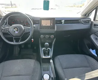 Renault Clio 5 rent. Ökonoomne auto rentimiseks Montenegros ✓ Ilma deposiidita ✓ Kindlustuse valikud: TPL, Reisijad, Välismaal, Tagatisraha ei ole.