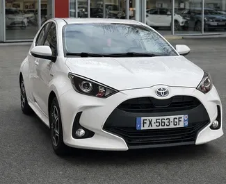 ブドヴァにて、モンテネグロにてでのToyota Yaris #16540 自動カーレンタル、1.5Lエンジン搭載 ➤ フィリップから。