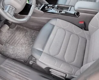 Citroen C4 Cactus 2022 disponibile per il noleggio a Budva, con limite di chilometraggio di illimitato.