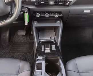 Interni di Citroen C4 Cactus in affitto in Montenegro. Un'ottima auto da 5 posti con cambio Automatico.
